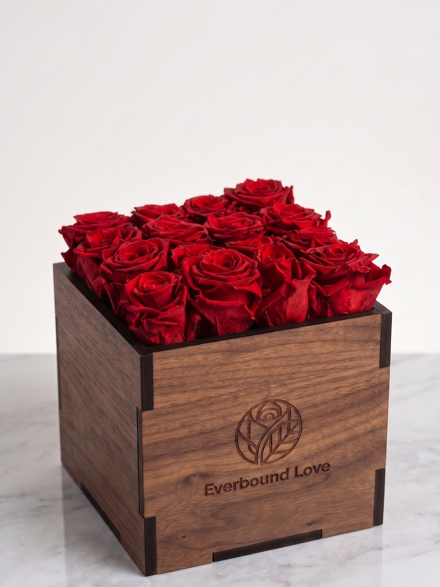 Classic 16 Rose Walnut Box Light Red